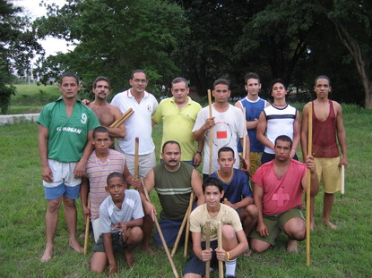 Participantes en el curso de juego del palo dado en Cuba, organizado por la Viceconsejería de Emigración del Gobierno de Canarias.